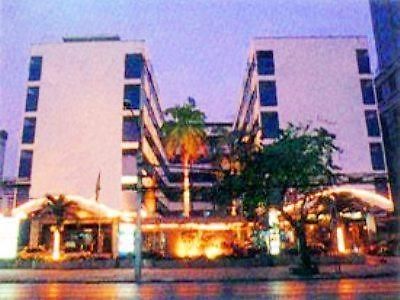 Holiday Mansion Hotel Bangkok Exterior photo